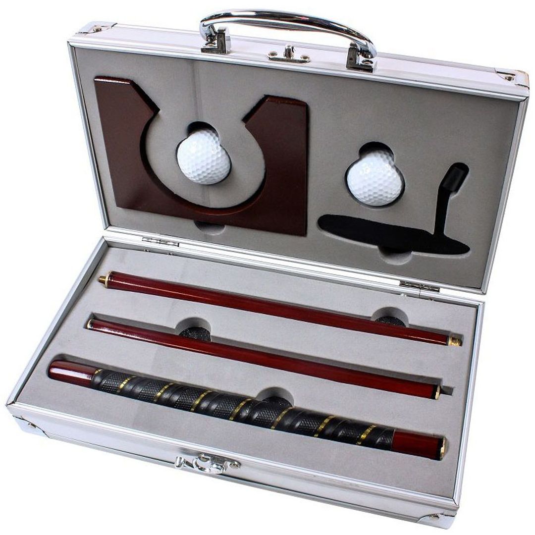 Набор для гольфа (дер. клюшка + 2 мяча) Набор для гольфа (дер. клюшка + 2 мяча)