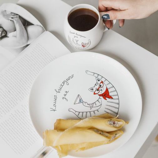 Тарелка Кошка с бокалом Кошка выходного дня