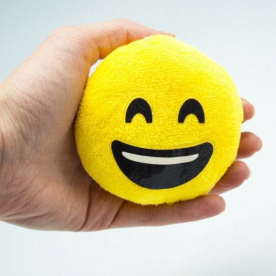 Брелок смайлик Emoji купить по цене от 90 руб. в интернет-магазине ...