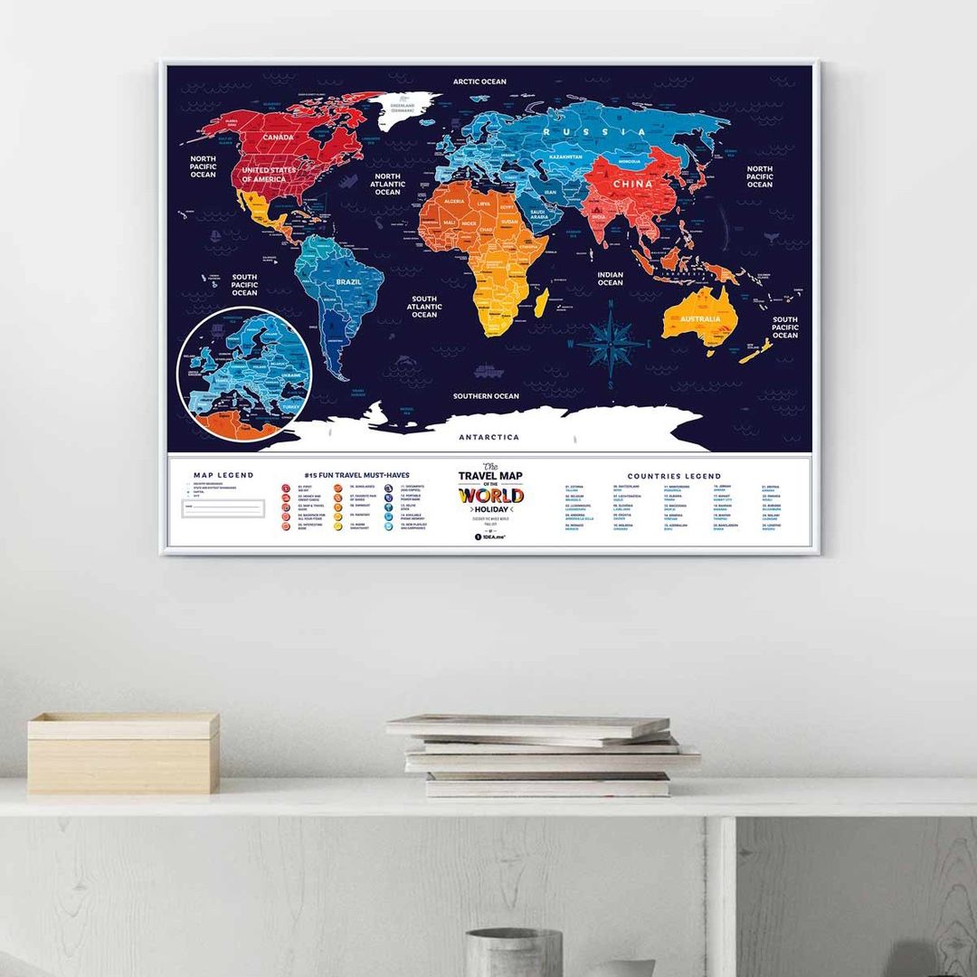 Скретч-карта мира Travel Map Holiday World в металлической раме (на английском)