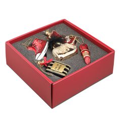 Набор ёлочных украшений Vogue из коллекции New Year Essential, 5 шт. Набор ёлочных украшений Vogue из коллекции New Year Essential, 5 шт.