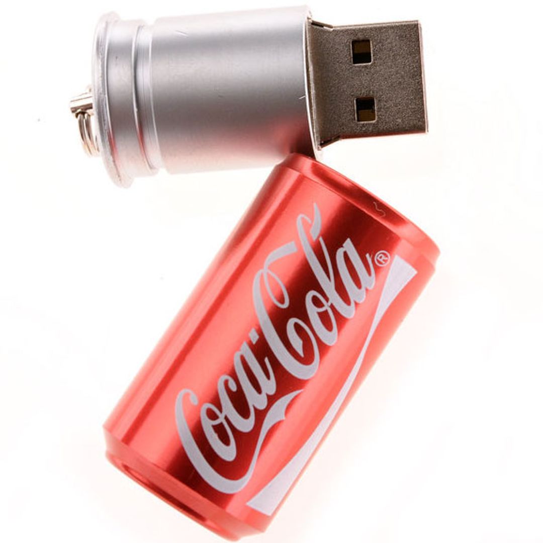 Флешка Банка Coca-Cola 16 Гб Вынута из футляра Флешка Банка Coca-Cola 16 Гб Вынута из футляра