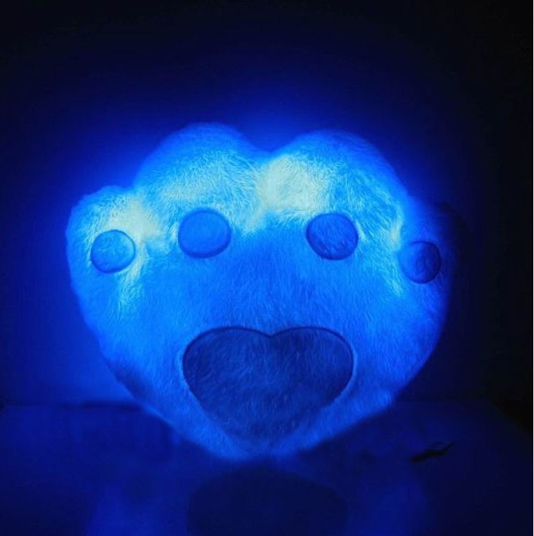 Светящаяся подушка Лапа Голубая