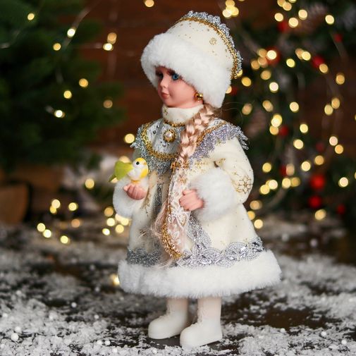 Снегурочка В шубке с кружевами и бусинкой (30 см)