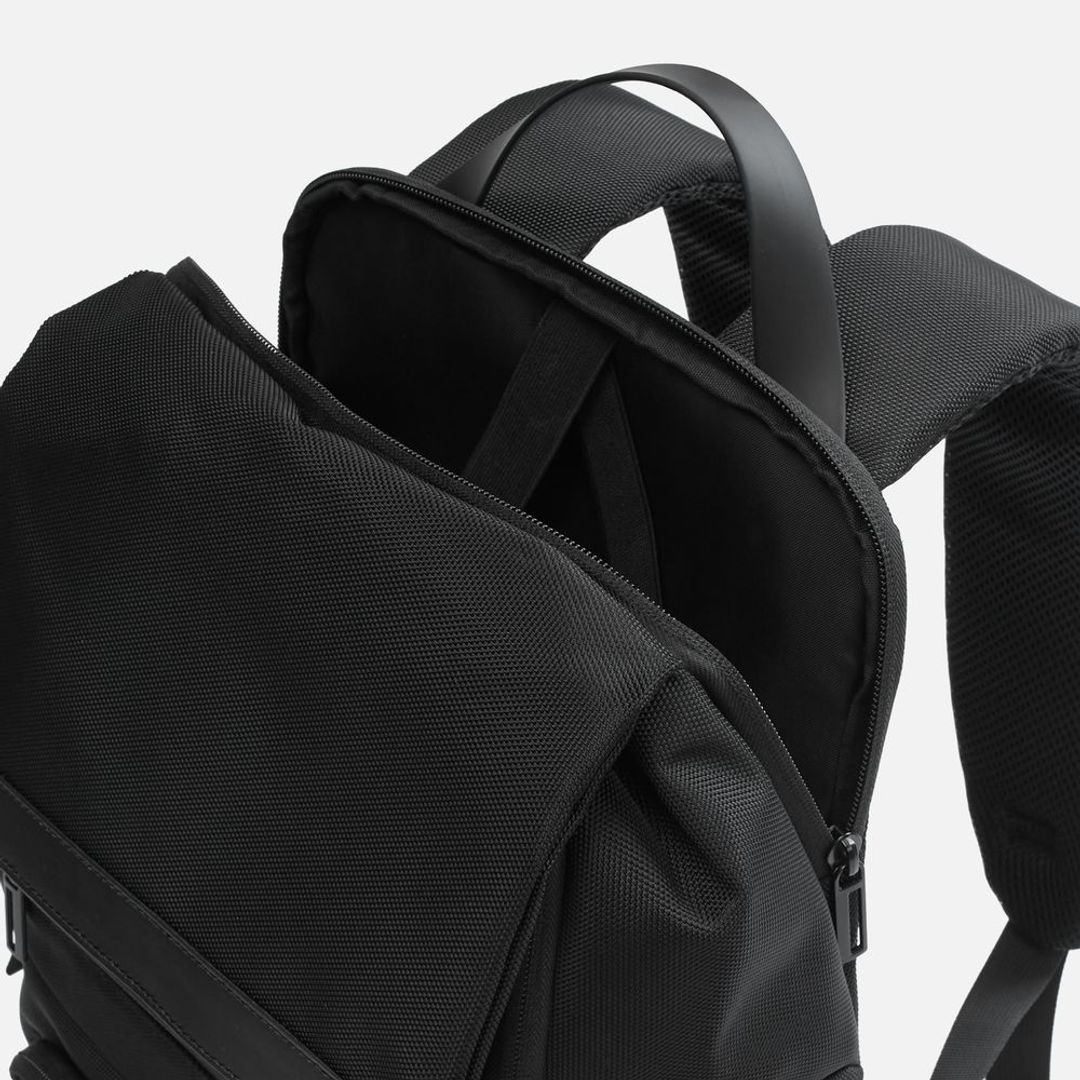 Рюкзак decaPolis (черный)