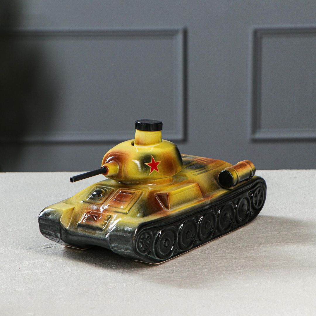 Штоф с рюмками Танк (6 шт) Штоф с рюмками Танк (6 шт)