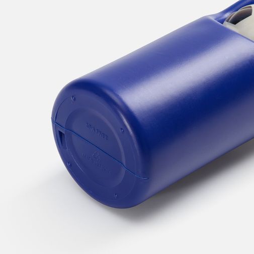 Бутылка с антистрессом Footballer (синий)