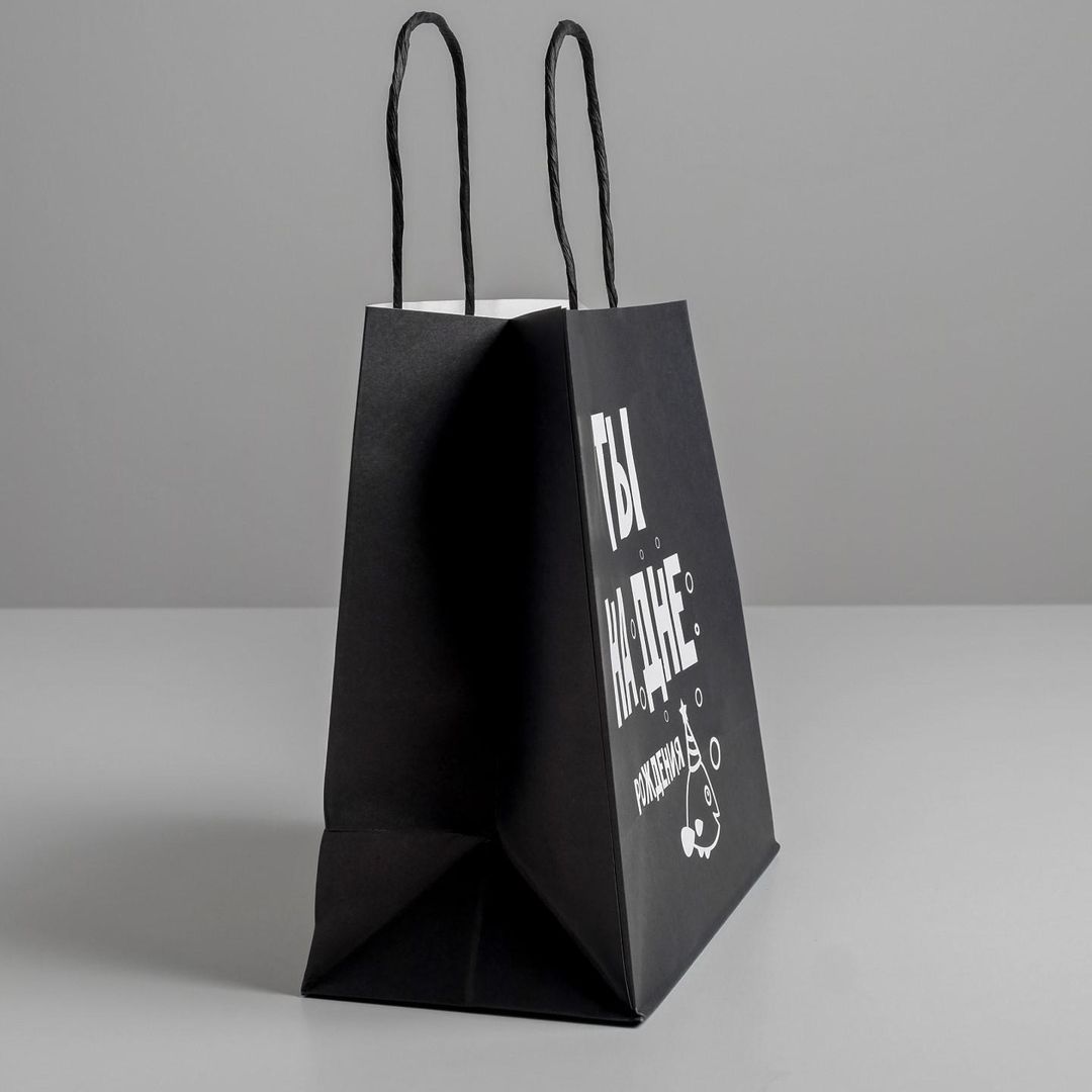 Подарочный пакет На дне (22 х 22 х 11 см) Подарочный пакет На дне (22 х 22 х 11 см)