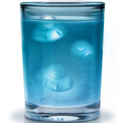 Форма для льда НЛО Ice Attacks! Лед из формы в стакане Форма для льда НЛО Ice Attacks! Лед из формы в стакане