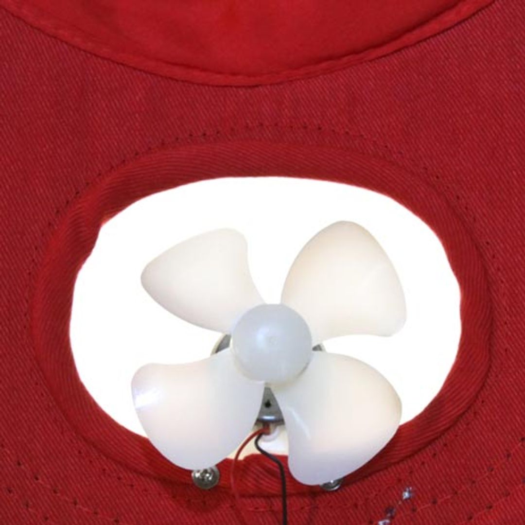 Бейсболка с вентилятором на солнечной батарее Бейсболка с вентилятором на солнечной батарее