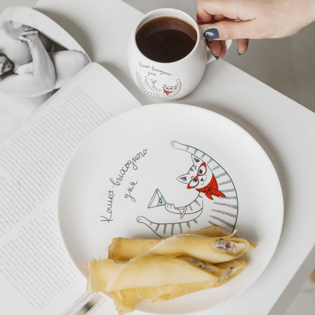 Тарелка Кошка с бокалом Кошка выходного дня