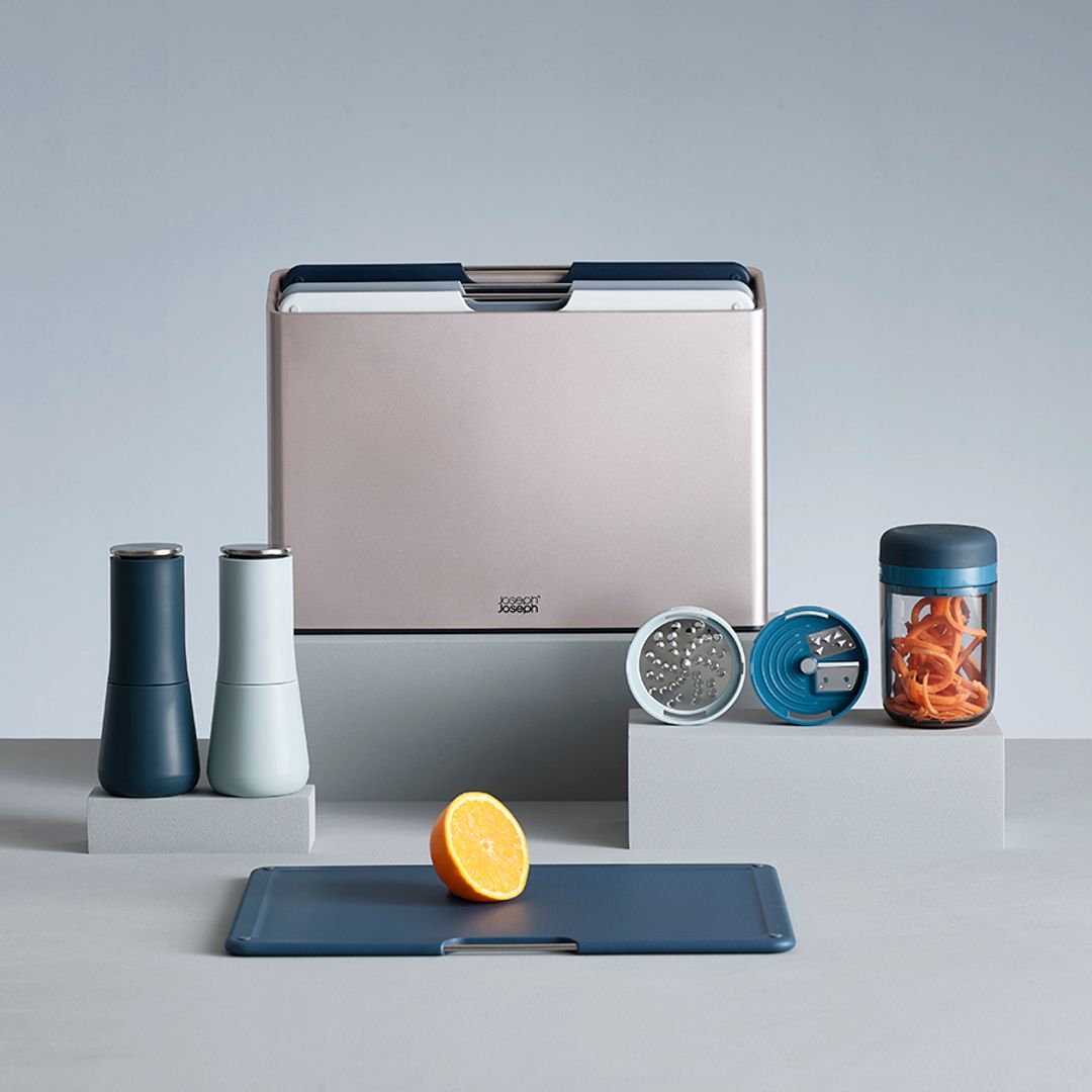 Терка спиралайзер с тремя лезвиями и контейнером для хранения Spiro