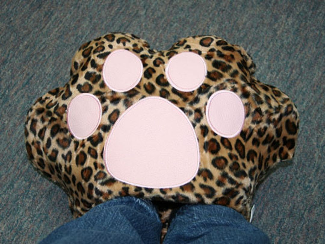 Тапок с подогревом от USB Лапа Леопарда
