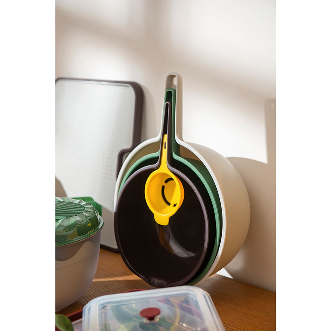 Набор мисок с дуршлагом и отделителем желтка Trym