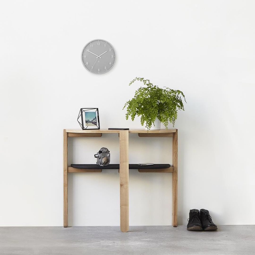 Часы настенные PACE (Серые) В интерьере Часы настенные PACE (Серые) В интерьере