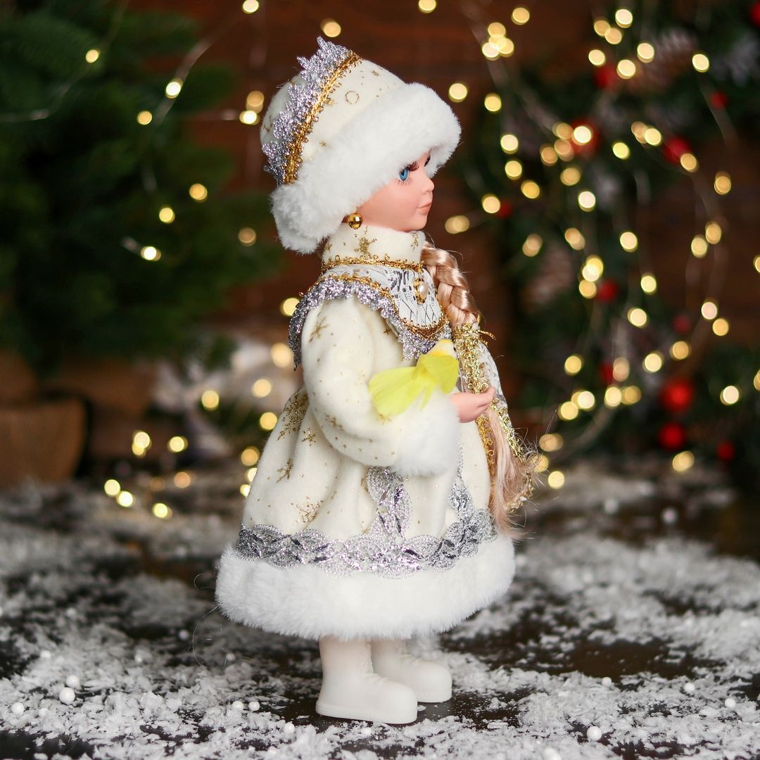 Снегурочка В шубке с кружевами и бусинкой (30 см)