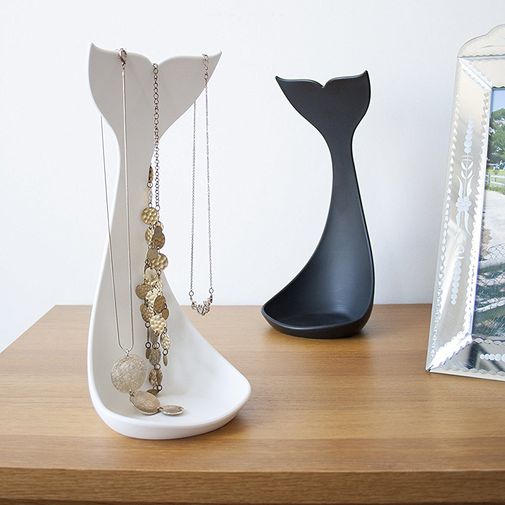 Белый и черный киты