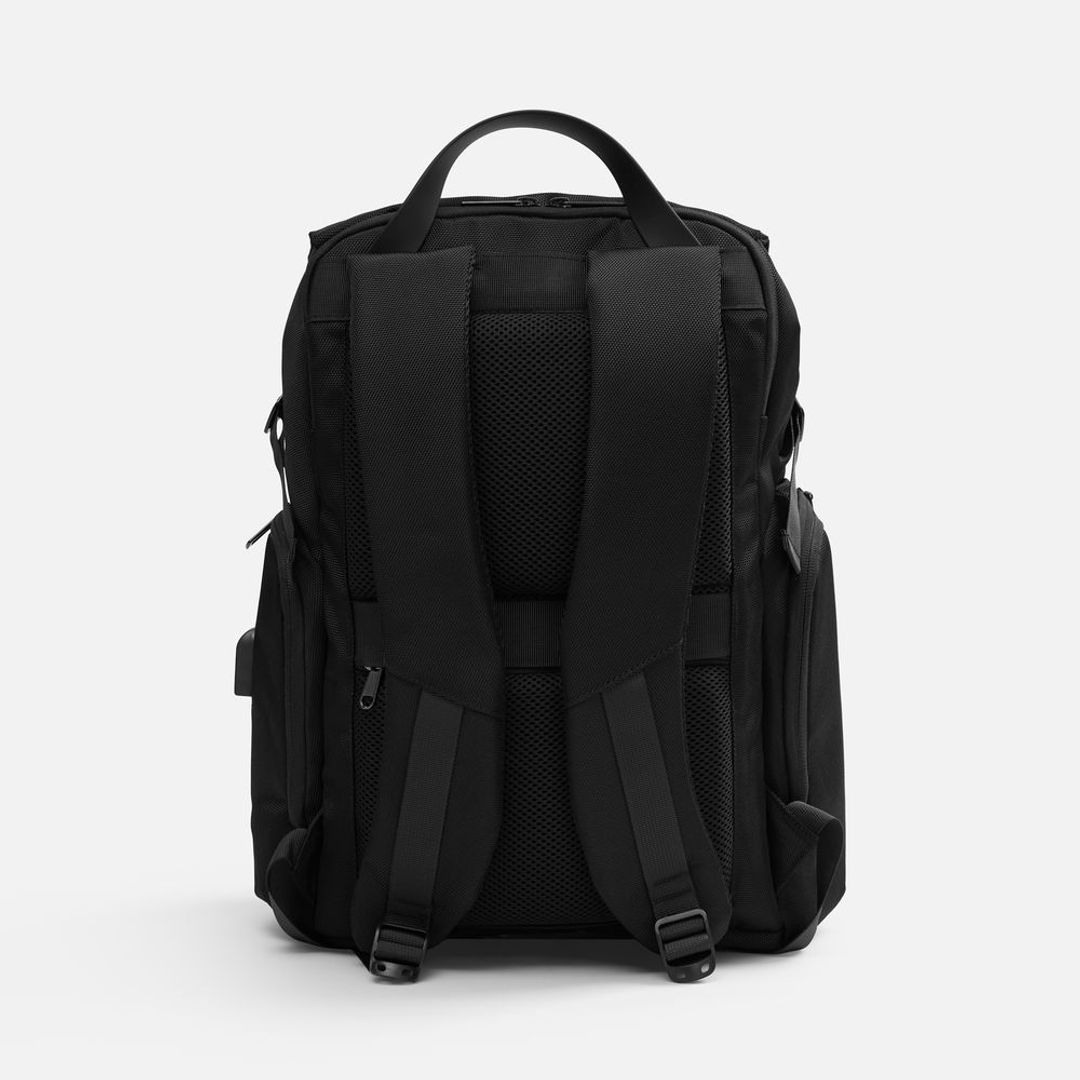 Рюкзак decaPolis (черный)