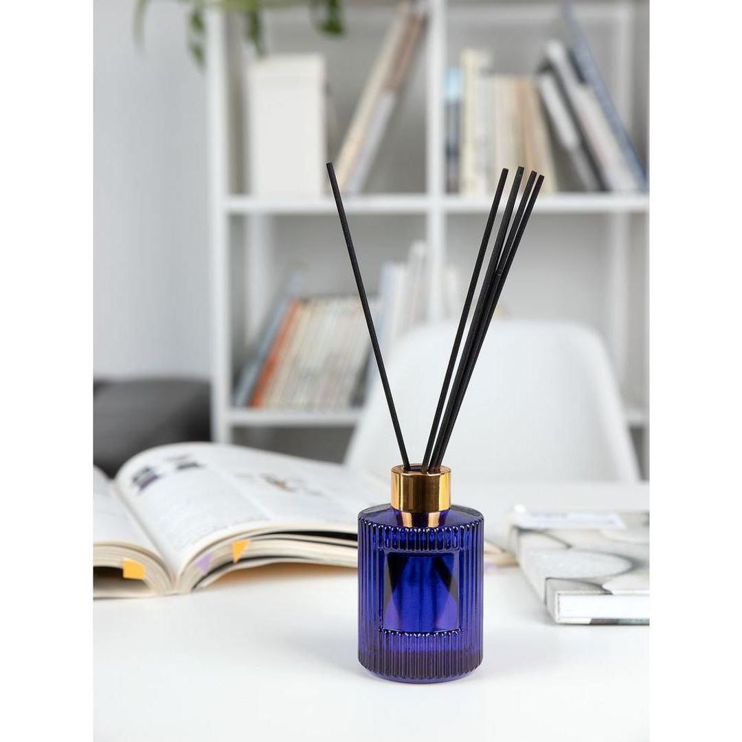 Подарочный набор Fragnola (пряная древесина и кардамон, темно-синий) Подарочный набор Fragnola (пряная древесина и кардамон, темно-синий)