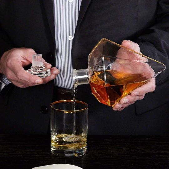 Алмазный декантер на деревянной подставке Diamond Decanter