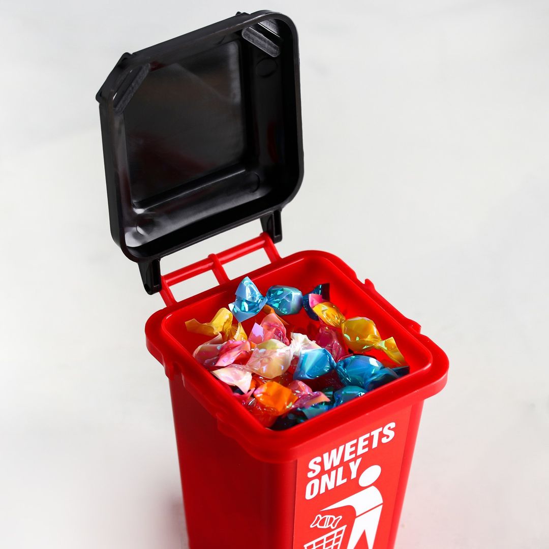 Леденцы в мусорке Sweets only