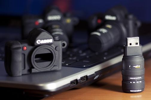 Флешка Фотоаппарат Canon 4 Гб Флешка Фотоаппарат Canon 4 Гб