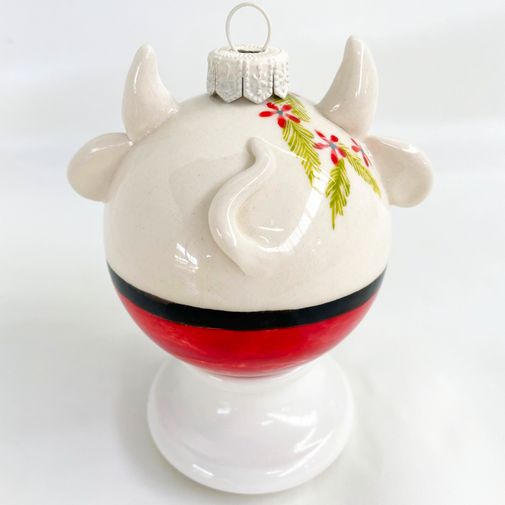 Фарфоровый елочный шар Коровка Мила (ручная роспись)