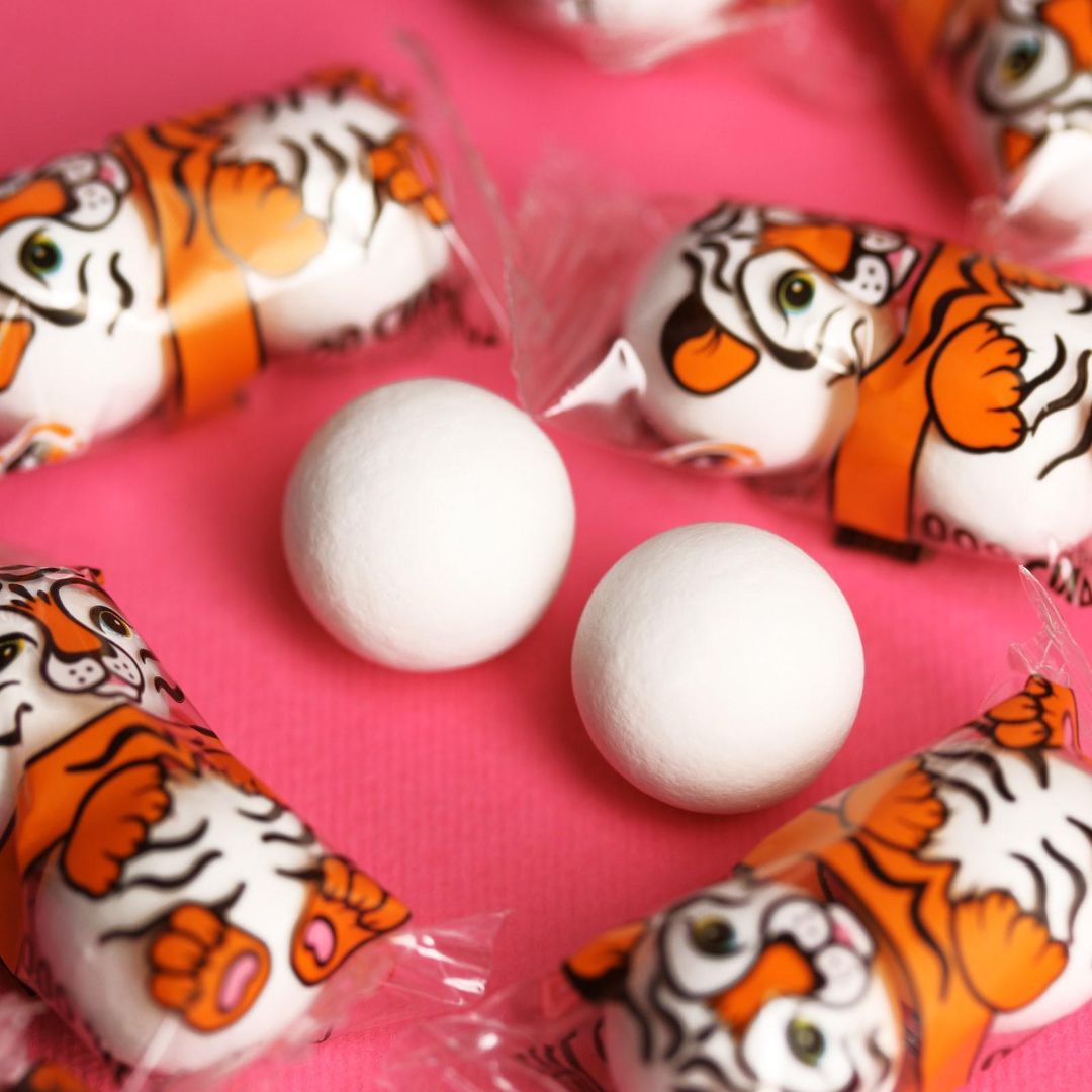 Подарочная сумка-лапка с конфетами Тигристого года Подарочная сумка-лапка с конфетами Тигристого года