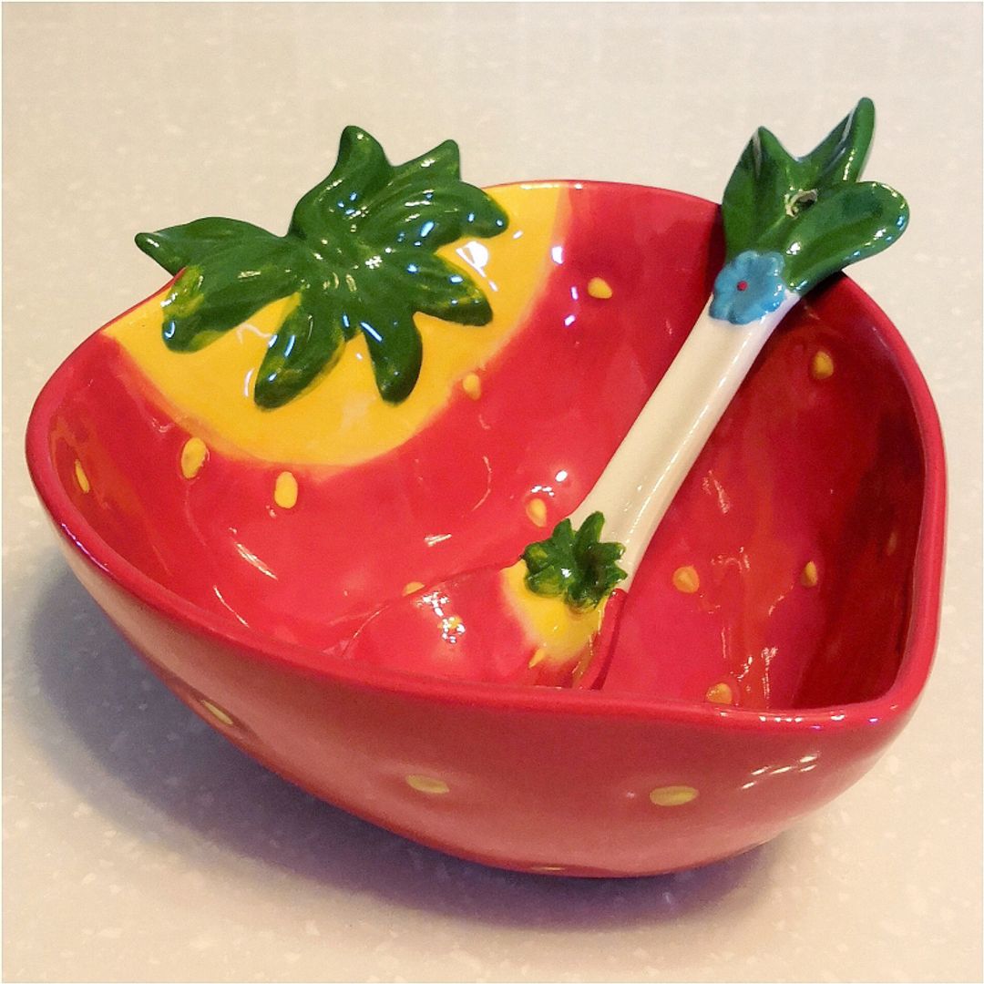 Салатница с ложкой Клубника Салатница с ложкой Клубника