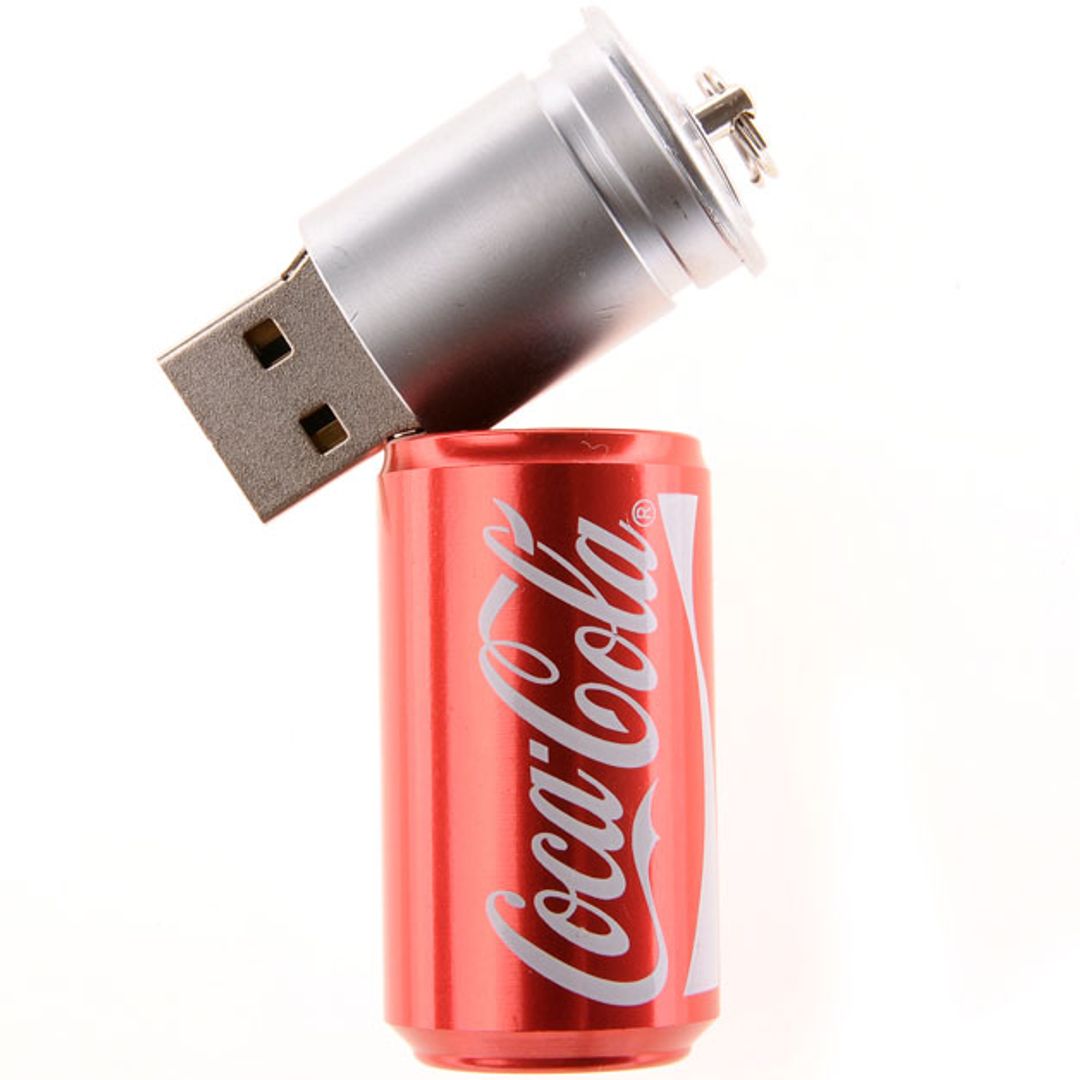 Флешка Банка Coca-Cola 16 Гб Вынута из футляра Флешка Банка Coca-Cola 16 Гб Вынута из футляра