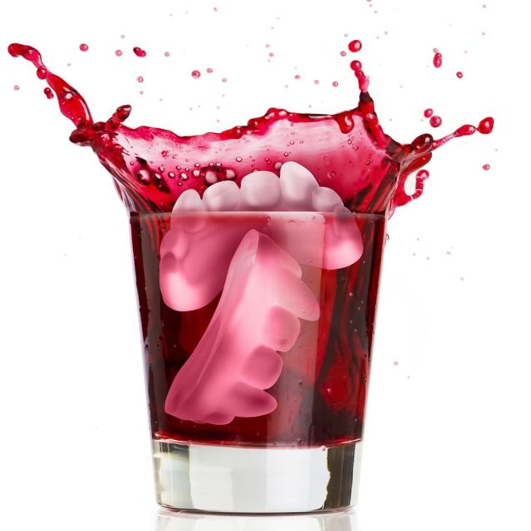 Форма для льда Клыки вампира Лед из формы в напитке Форма для льда Клыки вампира Лед из формы в напитке