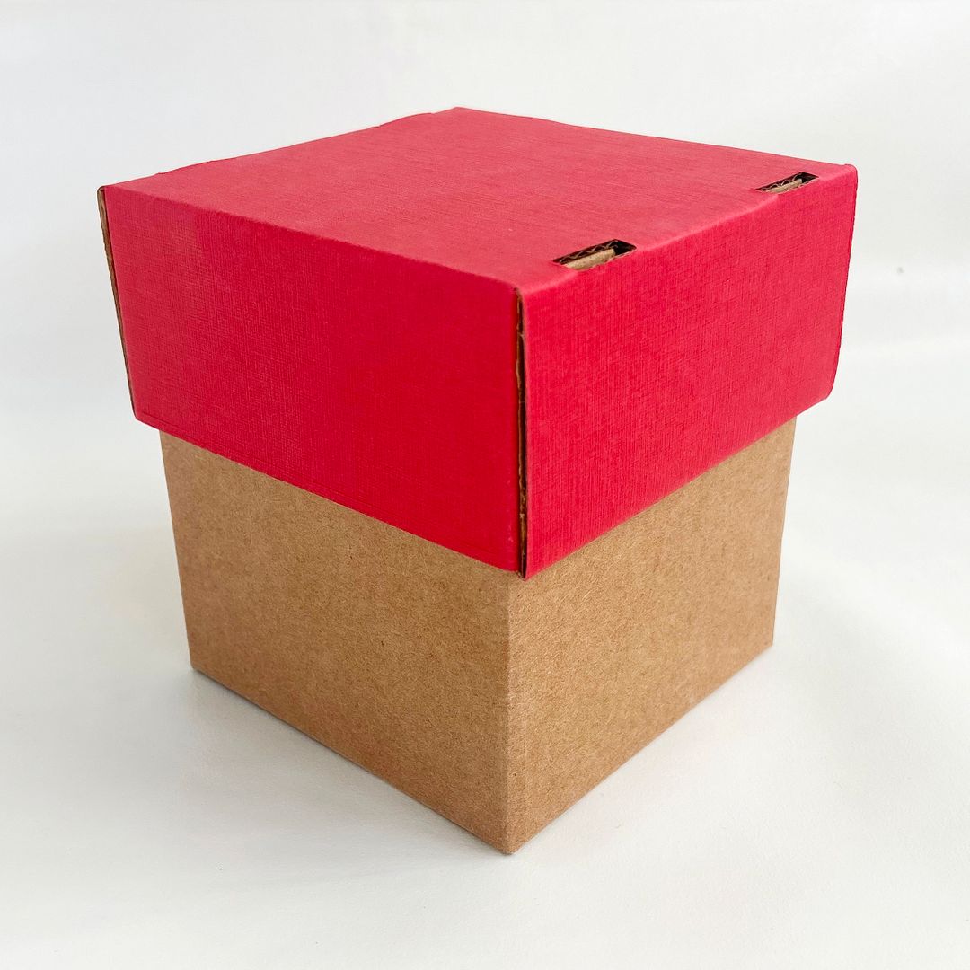 Фарфоровый елочный шар Коровка с рыбкой (ручная роспись) Фарфоровый елочный шар Коровка с рыбкой (ручная роспись)