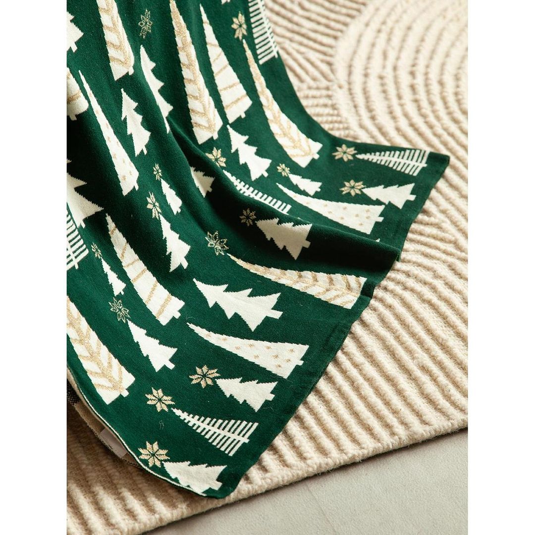 Плед из хлопка с новогодним рисунком Whitewood из коллекции New Year Essential, 130x180 см