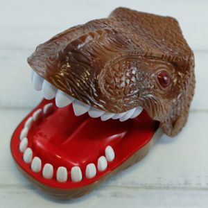 Игра Больной зуб Динозавр