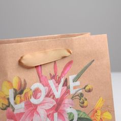 Подарочный пакет Love and flowers (23 × 27 × 11,5 см)