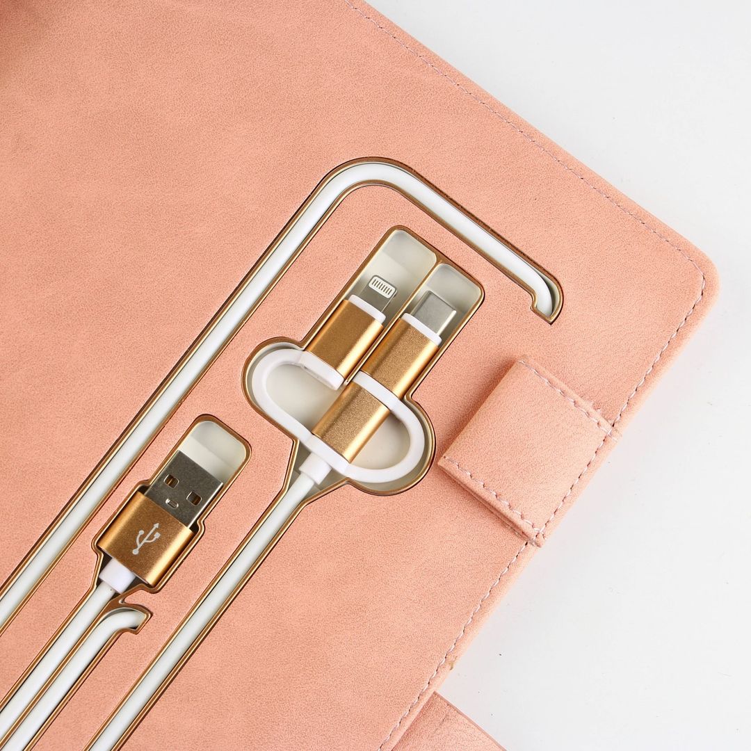 Ежедневник со встроенной зарядкой и флешкой Мечтай 8000 mAh 16Гб Ежедневник со встроенной зарядкой и флешкой Мечтай 8000 mAh 16Гб