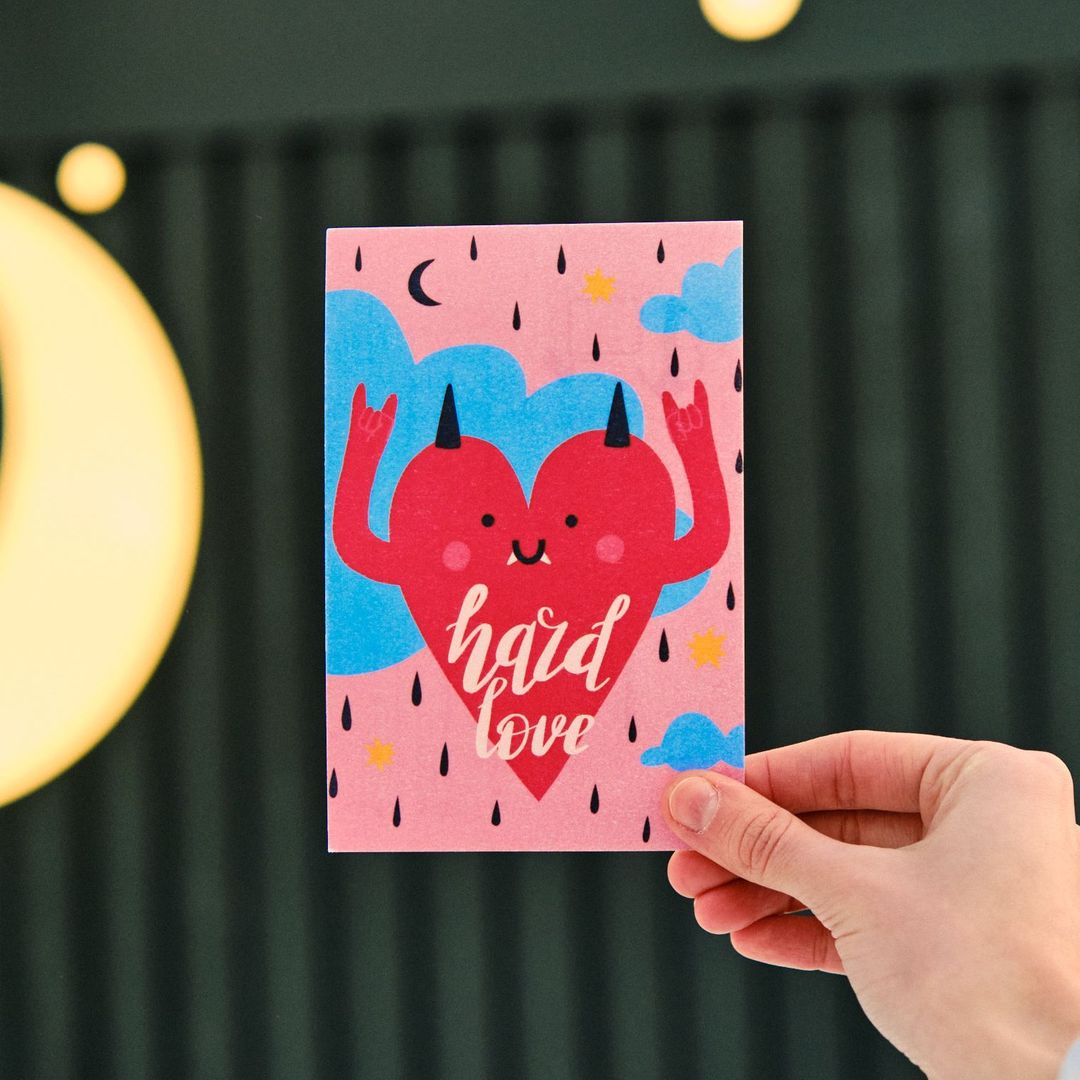 Почтовая открытка Любовь - тяжелятина Почтовая открытка Любовь - тяжелятина