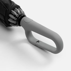 Зонт обратного сложения с ручкой-карабином Foldberry (серый) Зонт обратного сложения с ручкой-карабином Foldberry (серый)