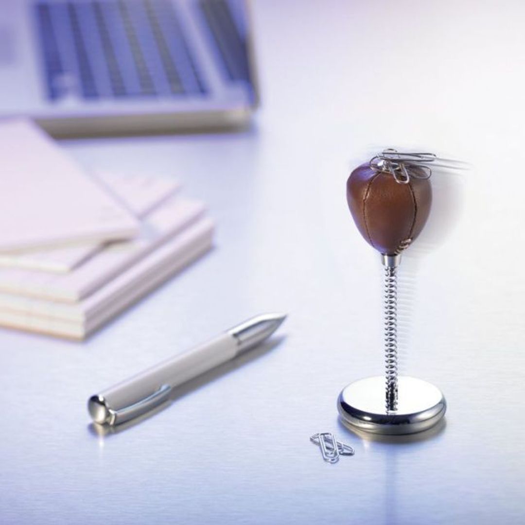 Настольная боксерская груша-органайзер Punch me! Настольная боксерская груша-органайзер Punch me!