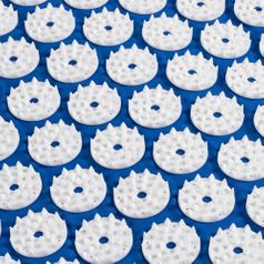 Массажный акупунктурный коврик с валиком Iglu (синий с белым)