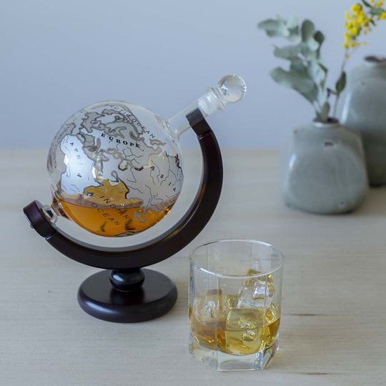 Декантер для виски на деревянной подставке Globe (0.8 л)