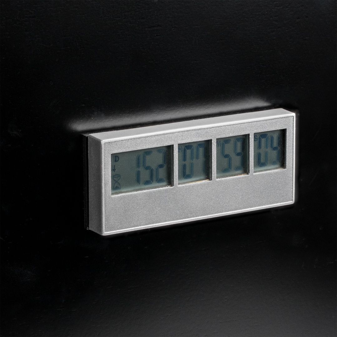 Чемодан с таймером обратного отсчета Час Икс