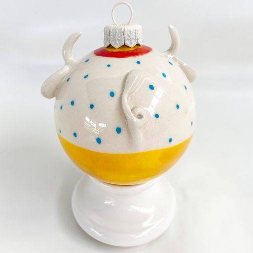 Фарфоровый елочный шар Коровка Love (ручная роспись) Фарфоровый елочный шар Коровка Love (ручная роспись)