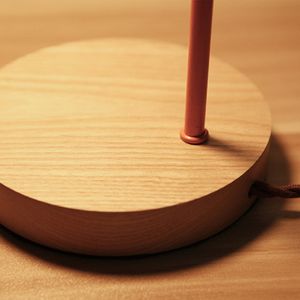 Светильник Лампа на деревянной подставке (Красный)