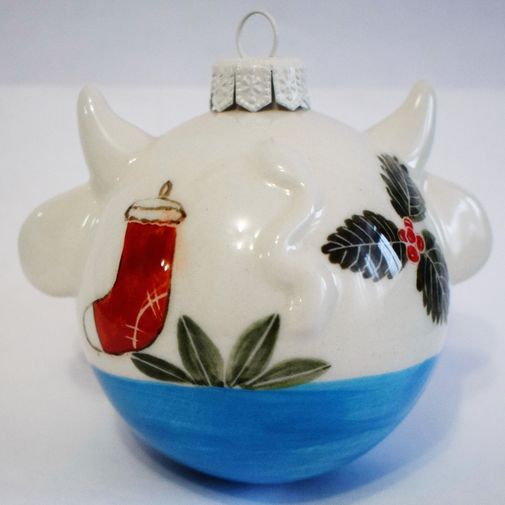 Фарфоровый елочный шар Коровка новогодние украшения (ручная роспись) Фарфоровый елочный шар Коровка новогодние украшения (ручная роспись)