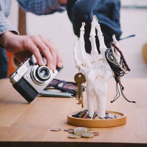 Органайзер для украшений Skeleton hand