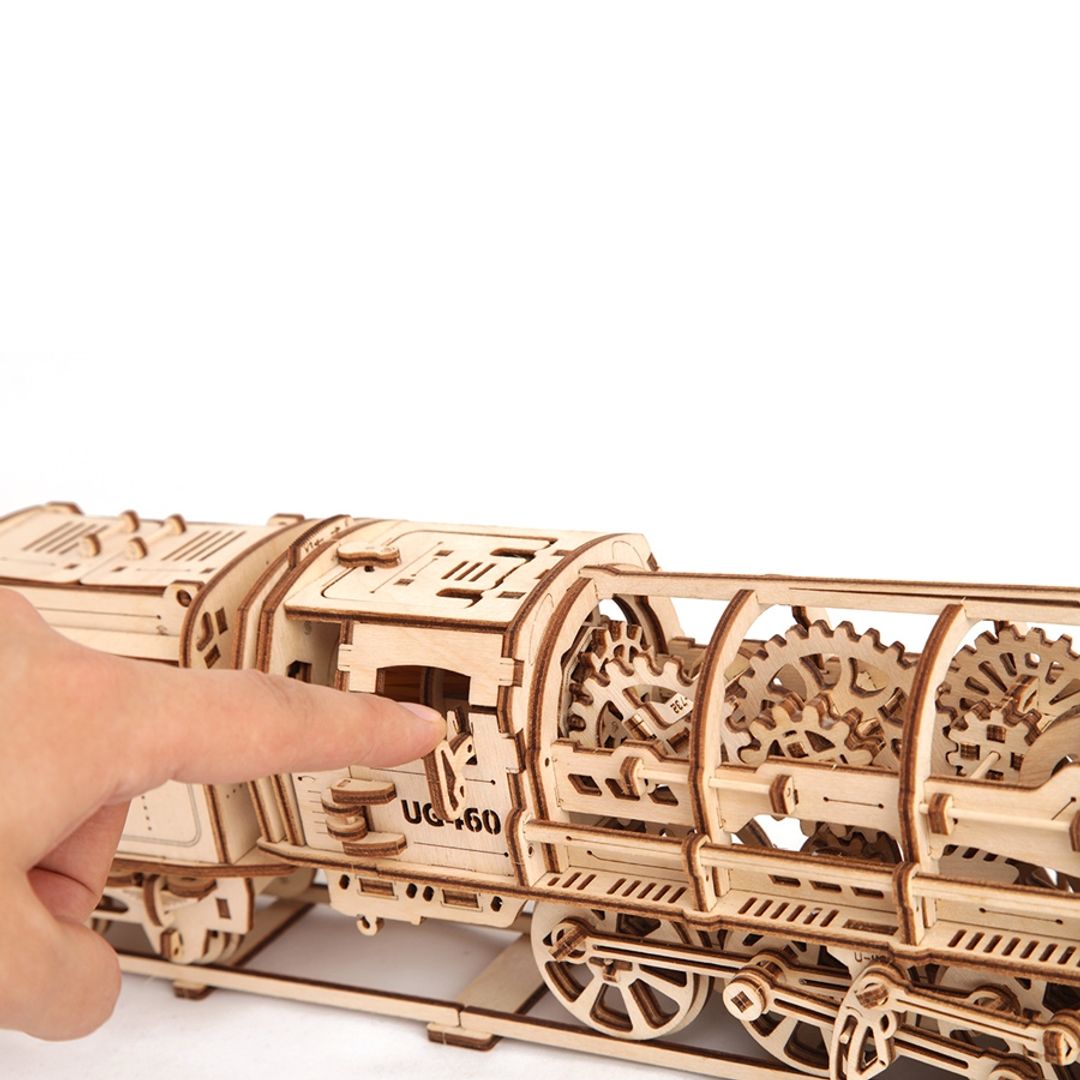 Механический 3D Пазл Ugears Локомотив с тендером Двигается, если завести и нажать на рычаг