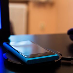 Беспроводное зарядное устройство UFO