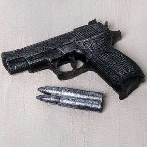 Подарочный набор 23 февраля Настоящий герой (мыло-пистолет и мыло-пуля)