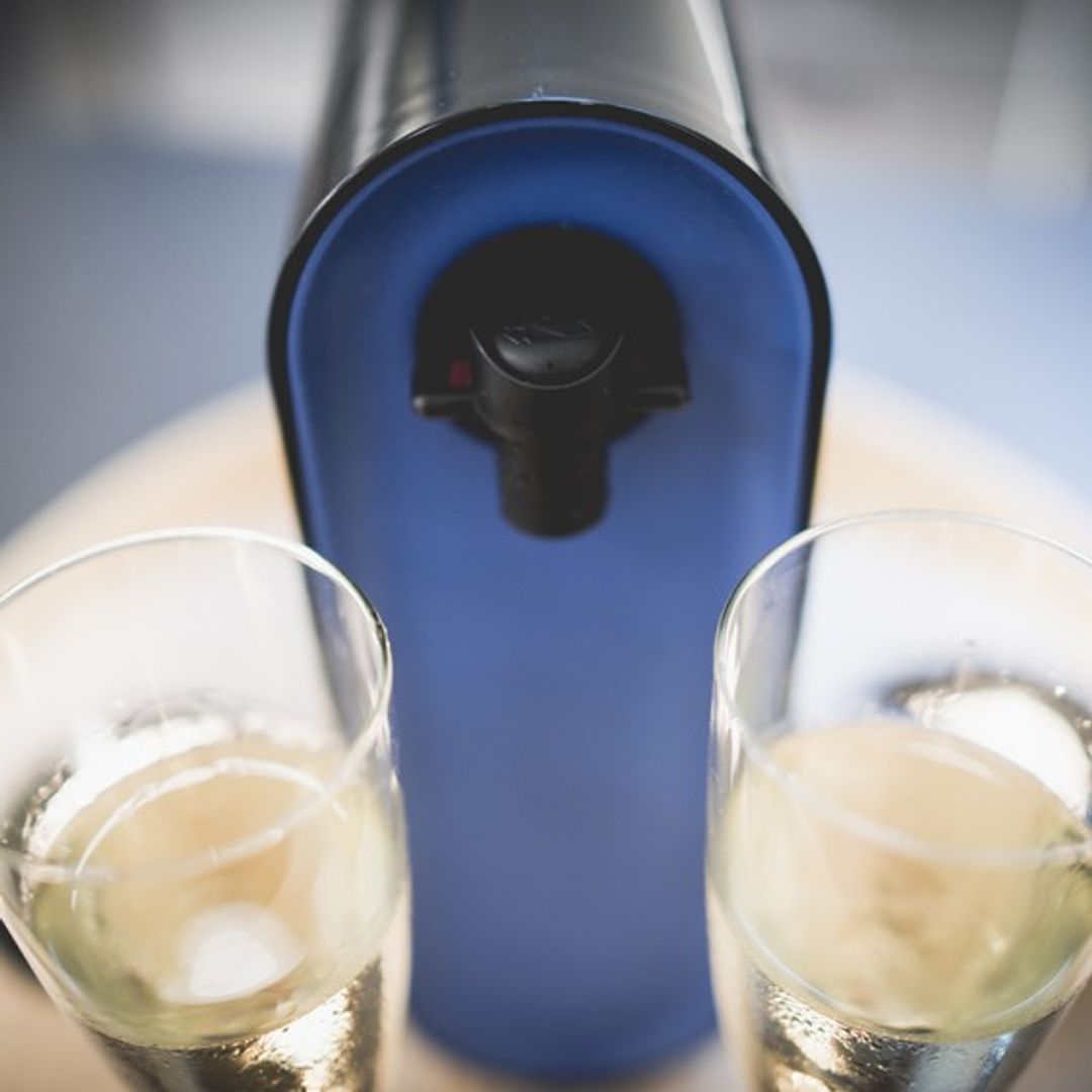 Винный сервер Wine Server Кран крупным планом